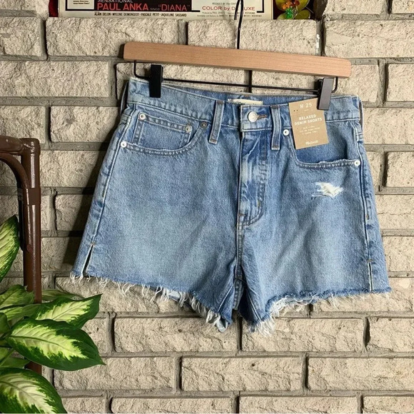 Madewell Relaxed Denim Shorts in Madera Wash: Side-Slit Edition - Picture 3 of 9